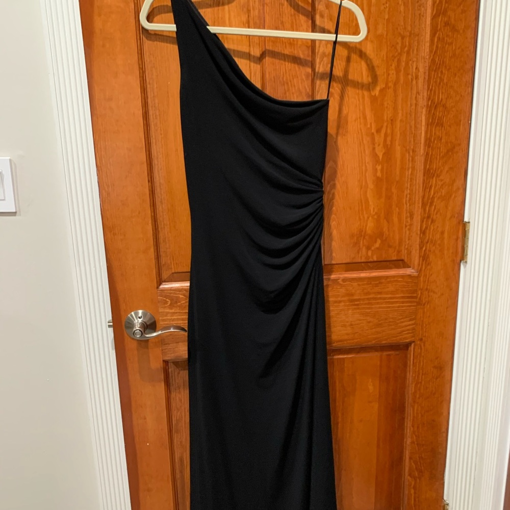 Laundry by Shelli Segal gown